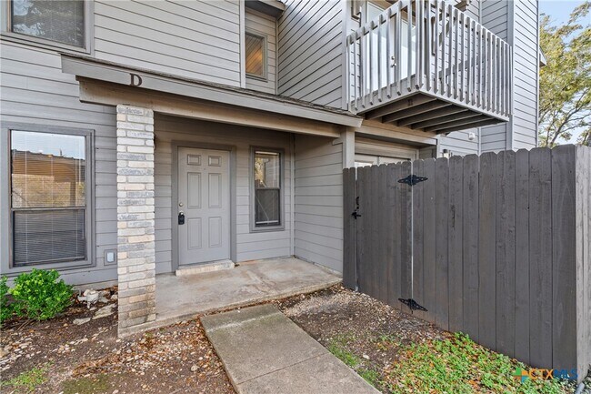 Foto del edificio - 8406 Lyndon Ln