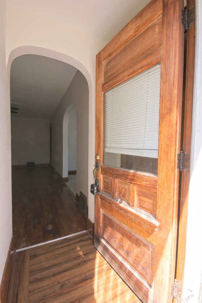 Building Photo - 1263 SW Washburn Ave