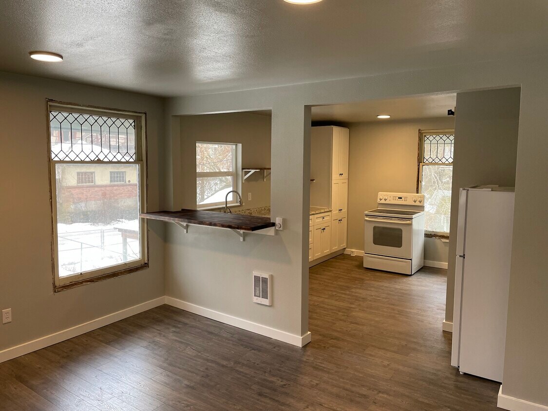 Foto principal - 1707 W 8th Ave