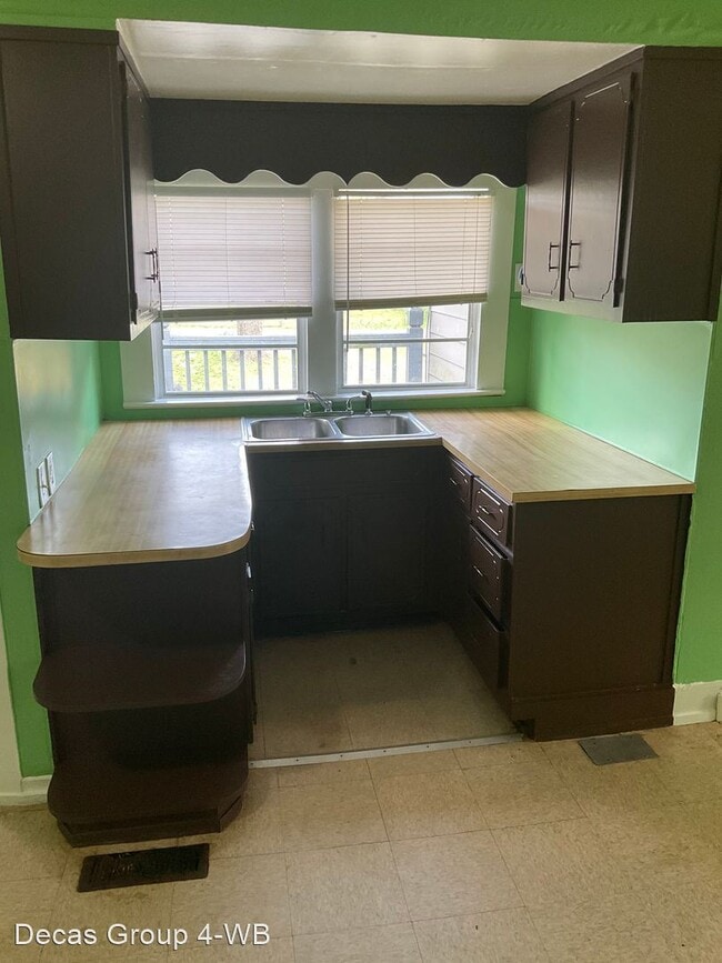 Building Photo - 3 br, 1.5 bath House - 3111 Avenue D