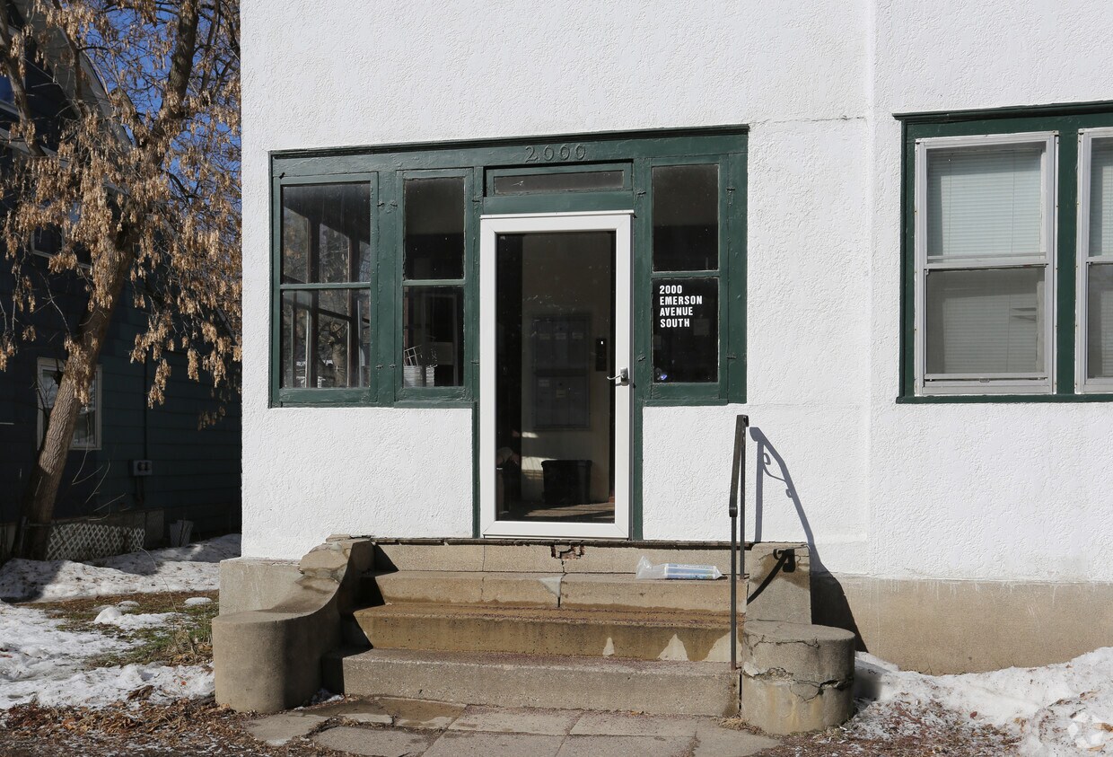 Building Photo - 2000 Emerson Ave S