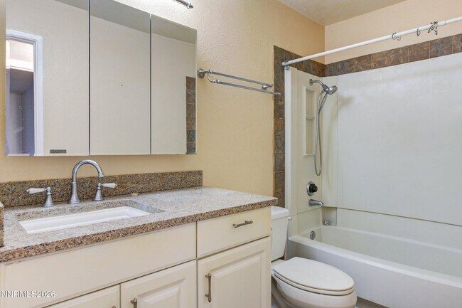 Foto del edificio - 555 E Patriot Blvd