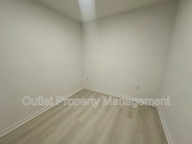 Foto del edificio - 5592 Pga Blvd