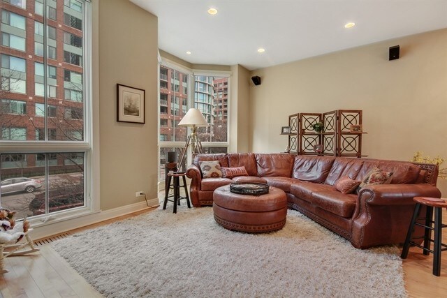 Foto del edificio - 437 N McClurg Ct