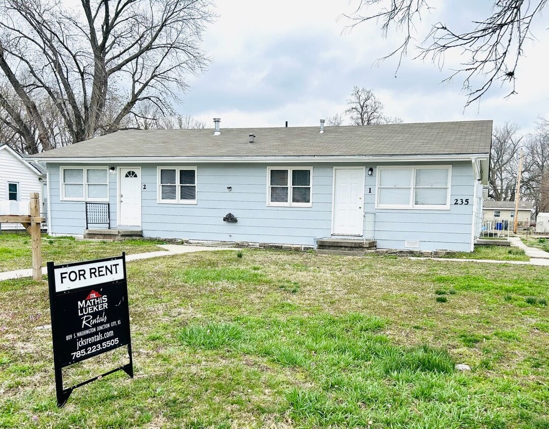 Primary Photo - Adorable Duplex