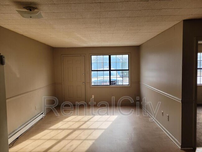 Foto del edificio - 408 E Johnson St