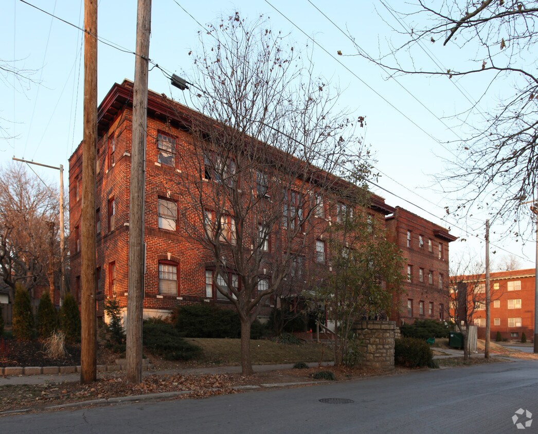 Building Photo - 808 W 38th St