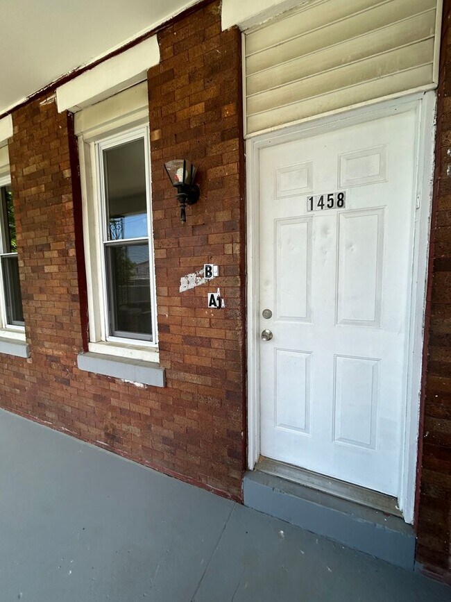 Foto del edificio - 1458 Kenwood Ave