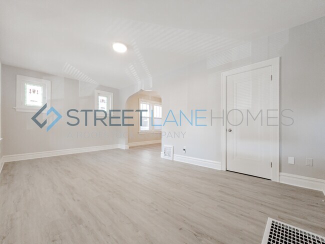 Building Photo - REDUCED!