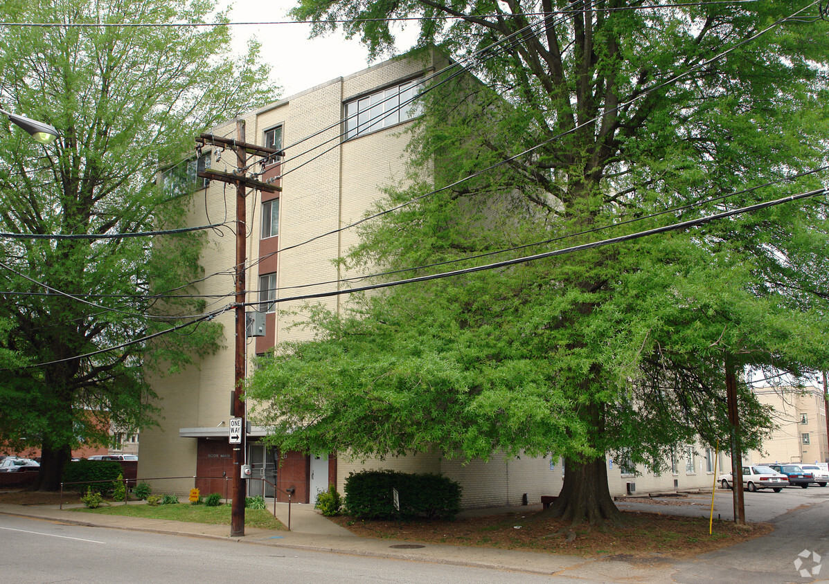 Building Photo - Brooks Manor