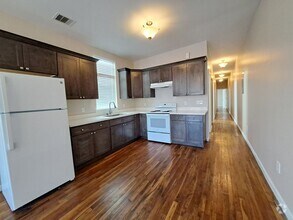 Building Photo - 528 S Dorgenois St