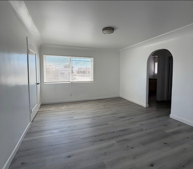 Foto del edificio - 519 W 42nd Pl