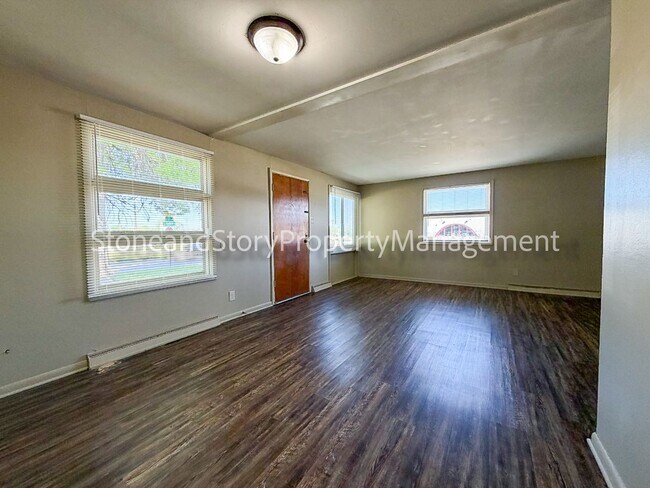 Foto del edificio - 3 bedroom 1.5 bath near 17th & Fairlawn
