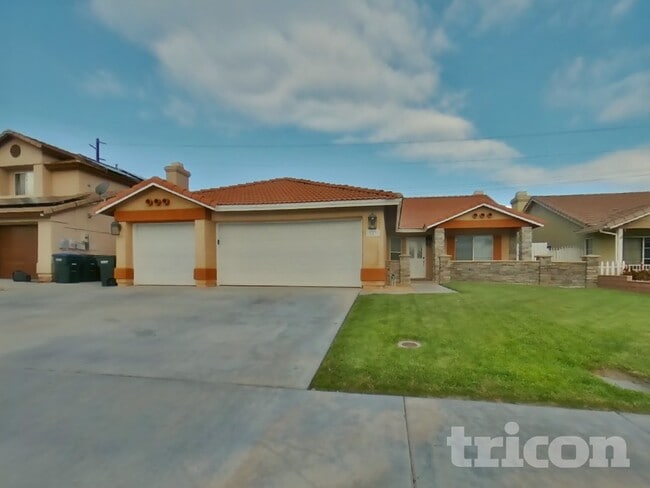 Building Photo - 843 Pike Dr
