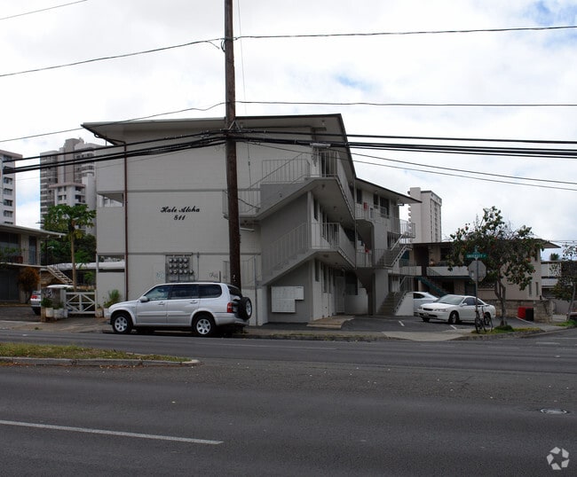 Building Photo - 811 University Ave