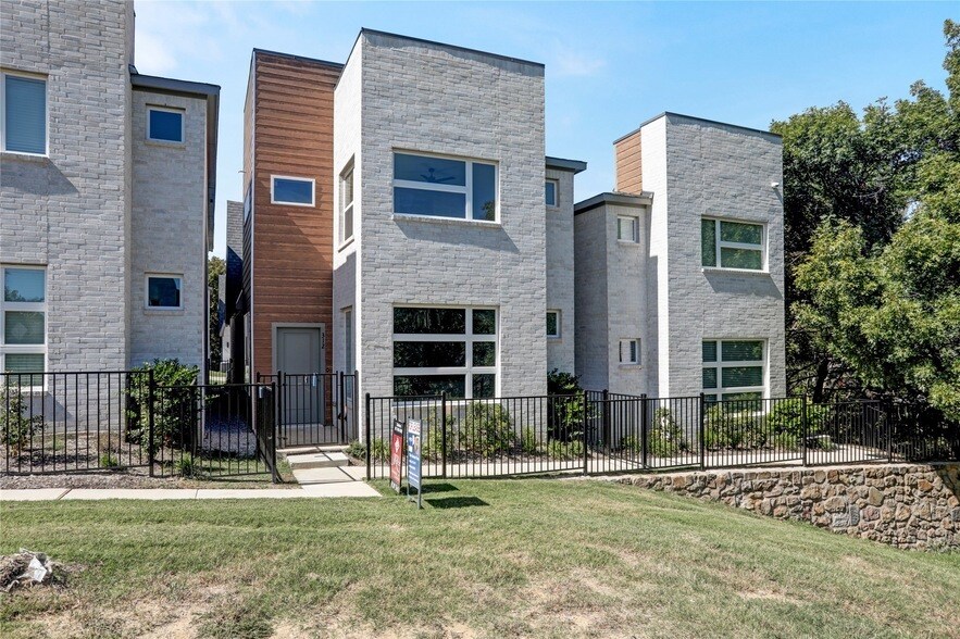 Photo - 312 Oakbend Drive Unit