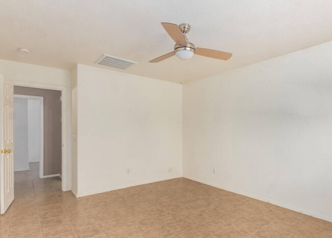 Building Photo - 6004 E Sunrise Cir