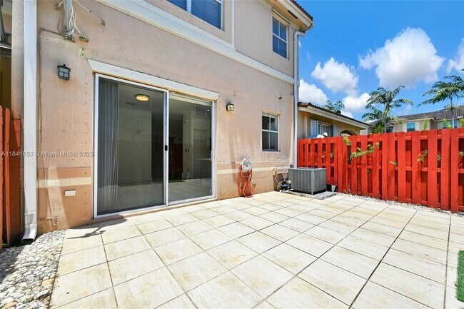 Foto del edificio - 12426 SW 122nd St