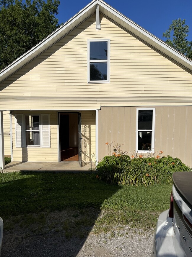 Building Photo - 221 Sunset Ave