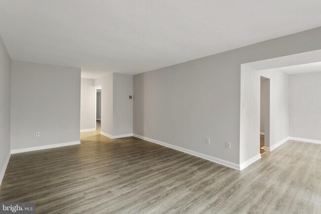 Building Photo - 9810 Kingsbridge Dr