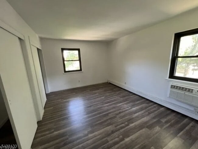 Building Photo - 401 US-22