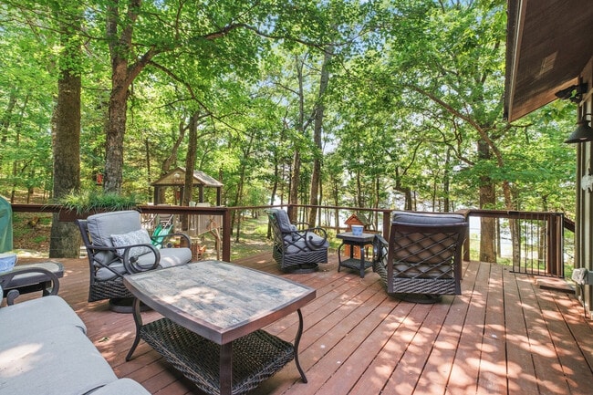 Foto del edificio - 8683 Larue Rd