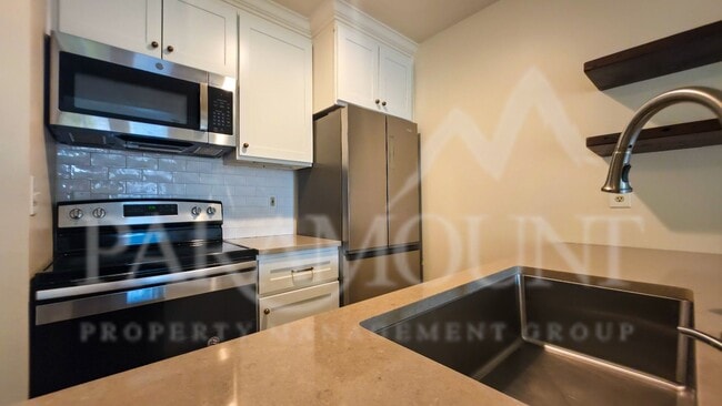 Photo - 155 NE Myreboe St House