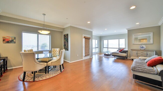 Foto del edificio - Beautiful 3 Bed/ 2.5 Baths Condo