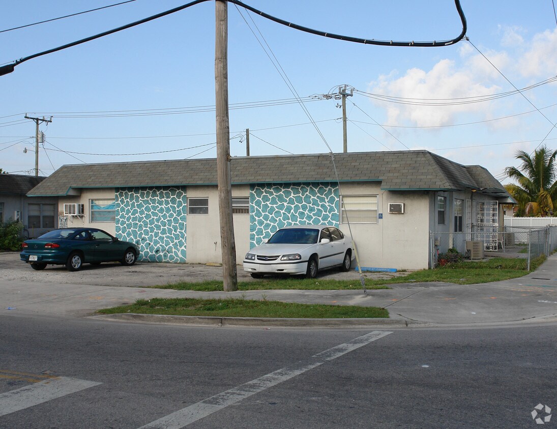 Foto del edificio - 5170-5190 E 10th Ave