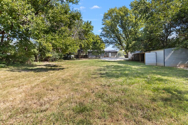 Foto del edificio - 1411 Caulks Hill Rd
