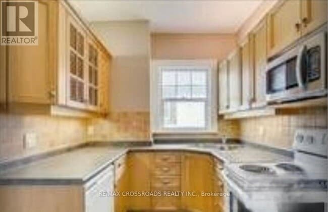 Photo du bâtiment - 69 Lawrence Ave E