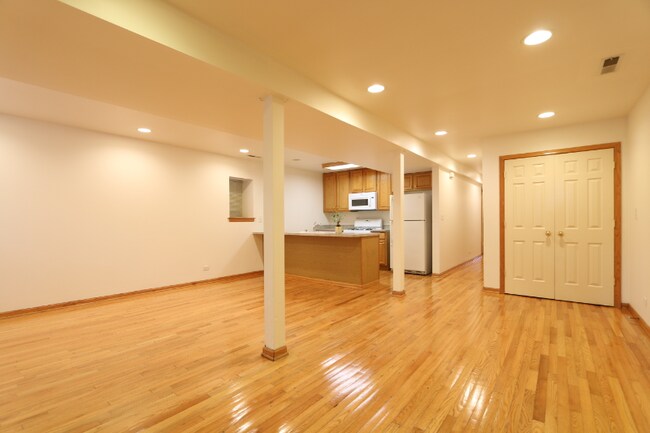 Building Photo - 1222 W Flournoy St