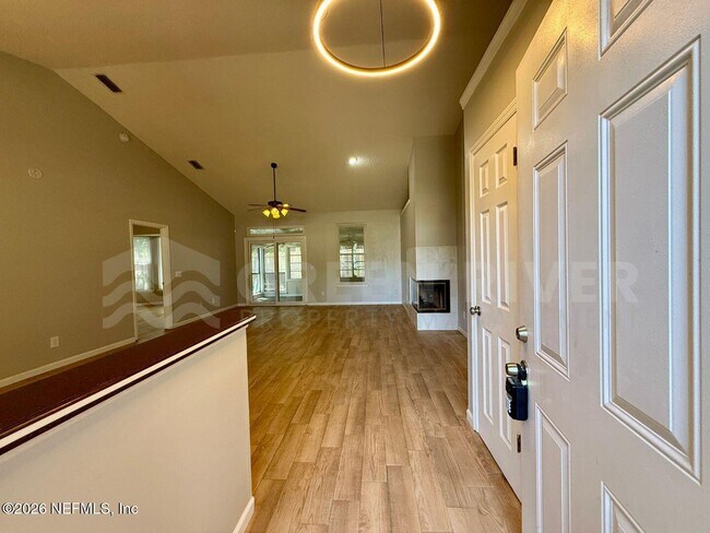 Foto del edificio - 7642 Collins Ridge Blvd