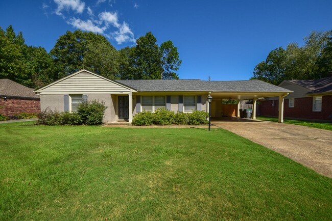 Building Photo - Cute and UPDATED 3 bed 2 bath home near GREAT SCHOOLS.