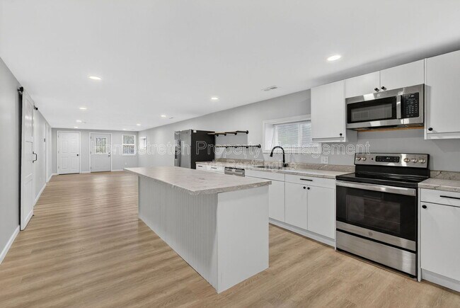 Foto del edificio - 1566 Sugar Grove Rd