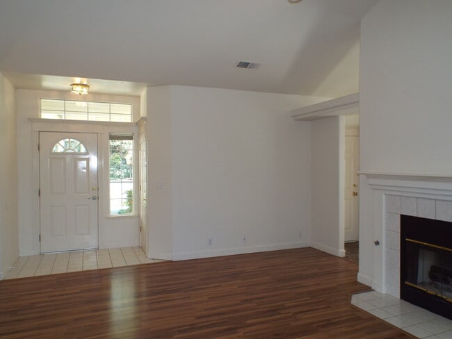 Building Photo - Gorgeous House in California Park Neighbor...