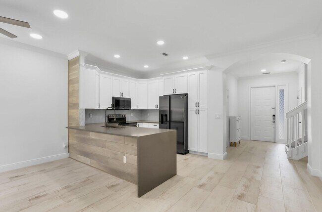 Foto del edificio - 384 River Bluff Ln
