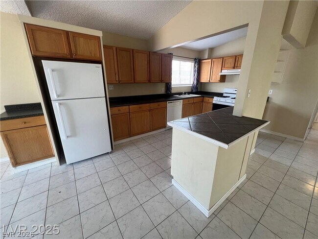 Foto del edificio - 6430 W Alomar Ave