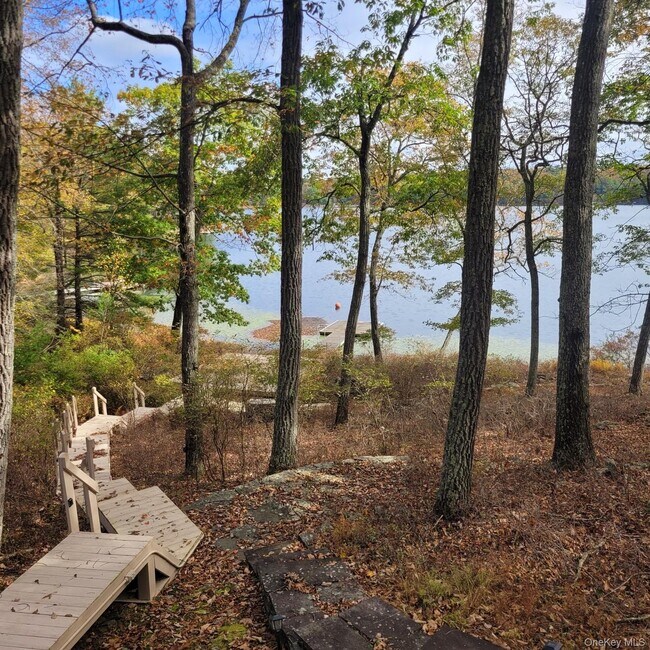 Foto del edificio - 136 Browning Blvd