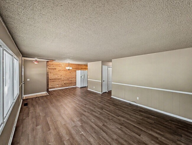 Foto del edificio - 16 Evesham Ln