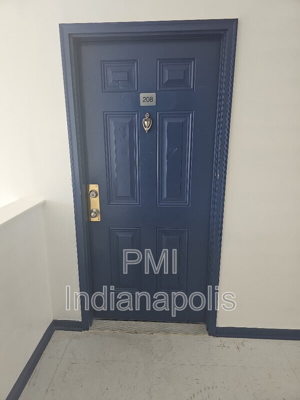 Foto del edificio - 6240 E 11th St