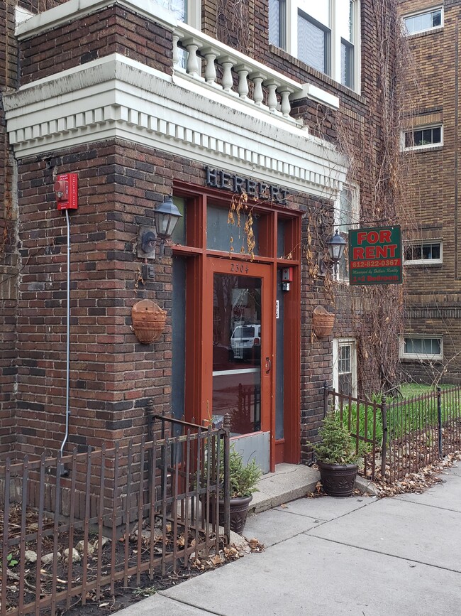 Building Photo - 2304 Harriet Ave