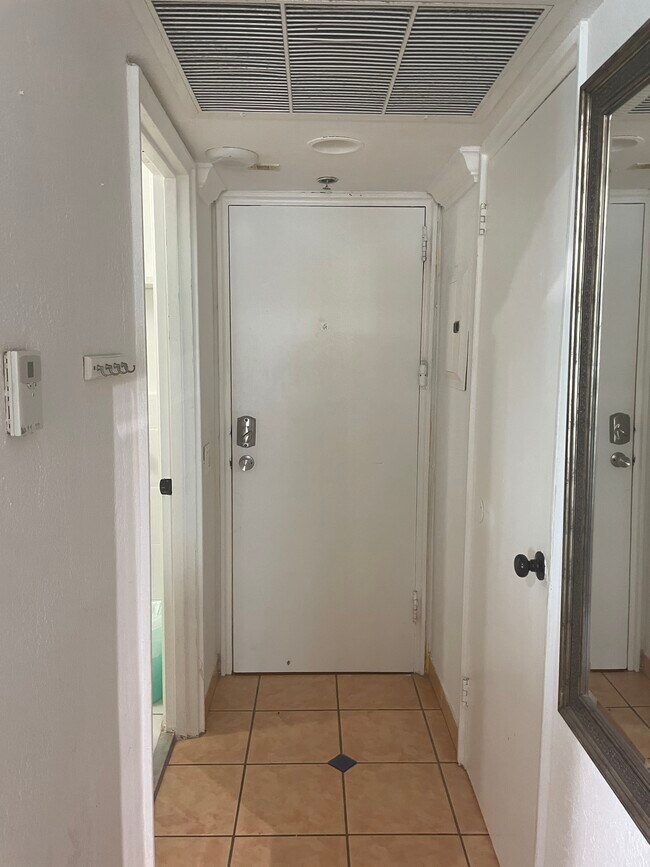 Foto del edificio - 6345 Collins Ave