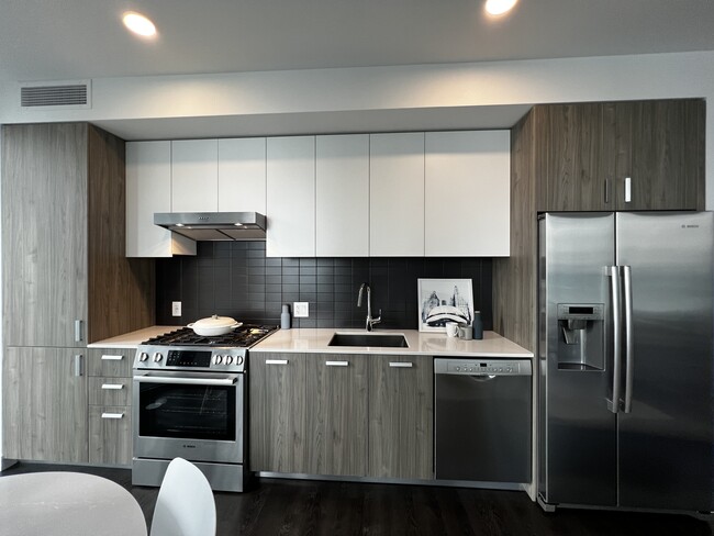 Foto del edificio - 423 E Benton Pl
