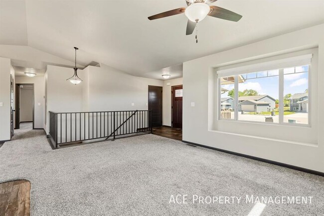 Building Photo - 564 Quinton Ln