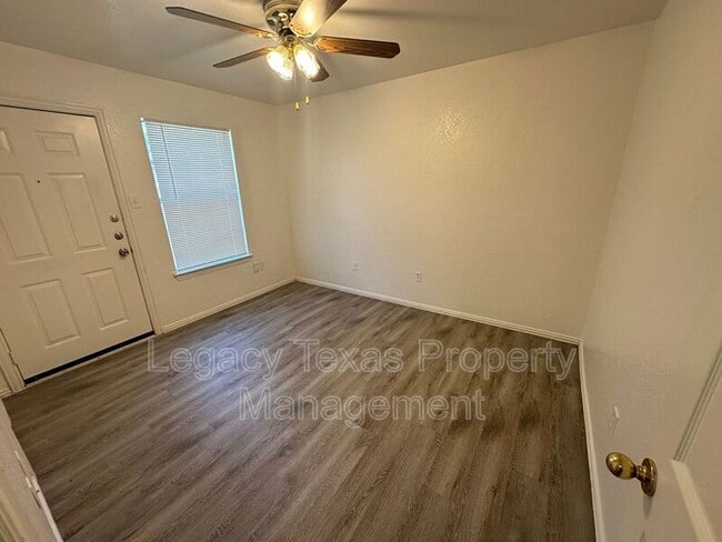 Building Photo - 802 N Wilhite St