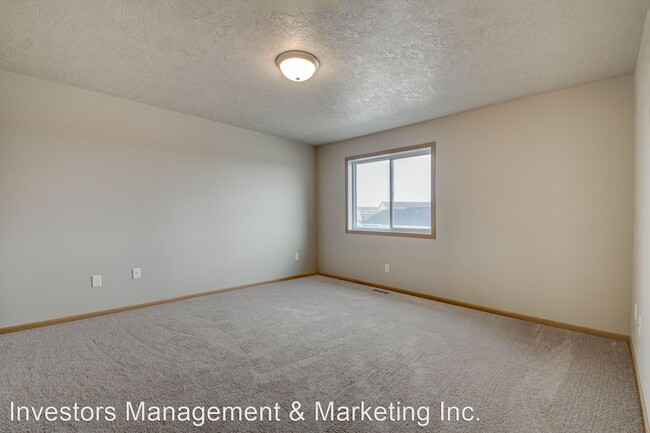 Building Photo - 2102-2258 Landmark Cir
