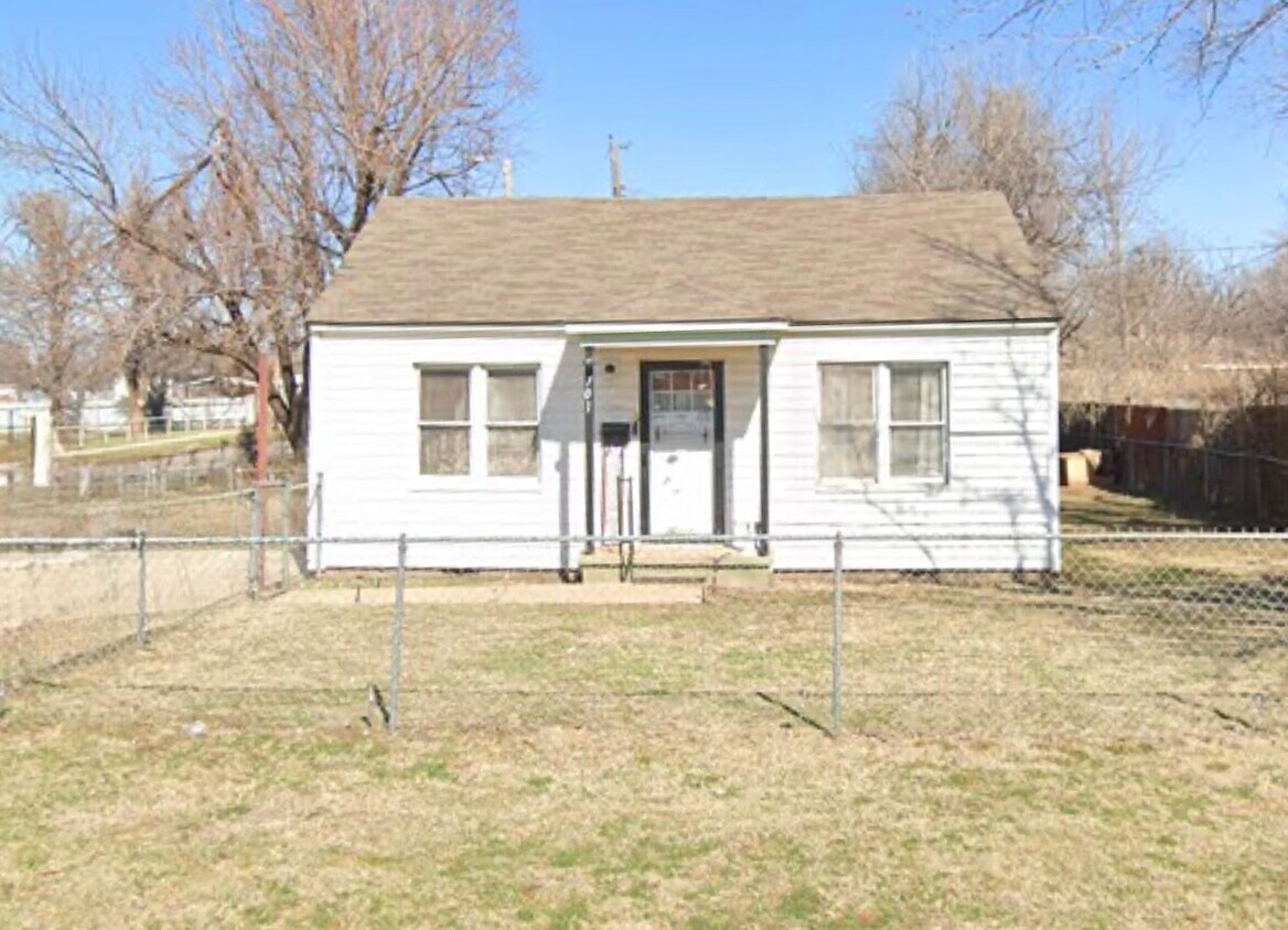 Foto principal - 701 SE 43rd St
