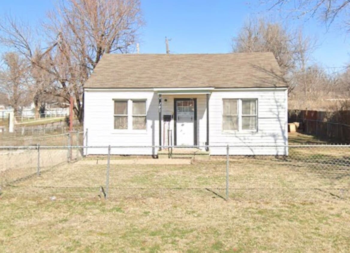 Primary Photo - 701 SE 43rd St