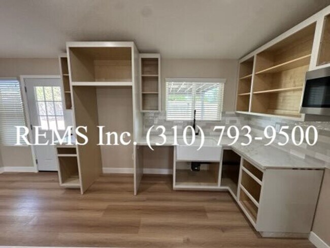 Building Photo - Remodeled Hersperia Front House with Laund...